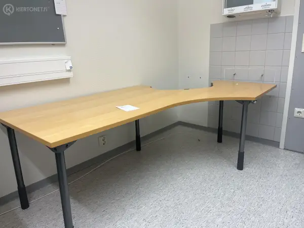 Työpöytä (nro 341) tila D1 Leikkaussalit 322