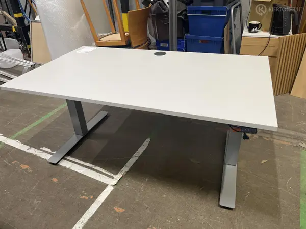 Kinnarps sähköpöytä (nro 35) tila 0 4