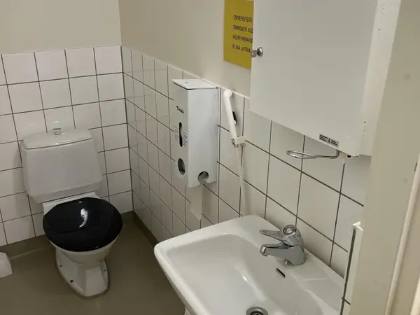 WC-kalusteet (nro 40) tila E1 Teho ja valvonta 026