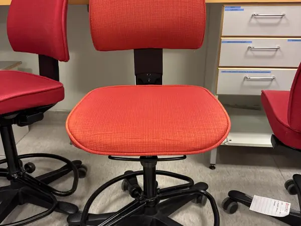Kinnarps työtuoli (nro 185) tila S2 110