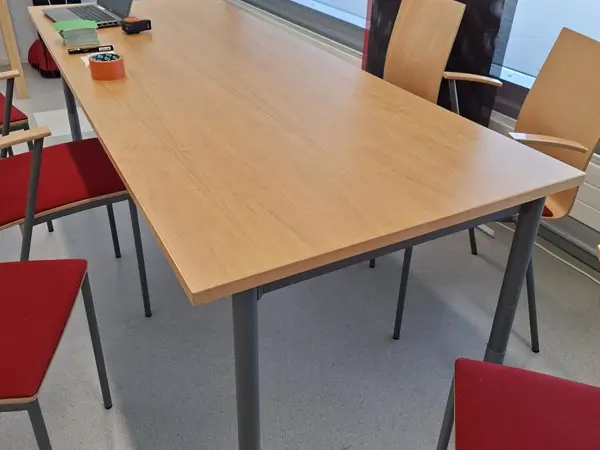 Pöytä, puu, metallijalat