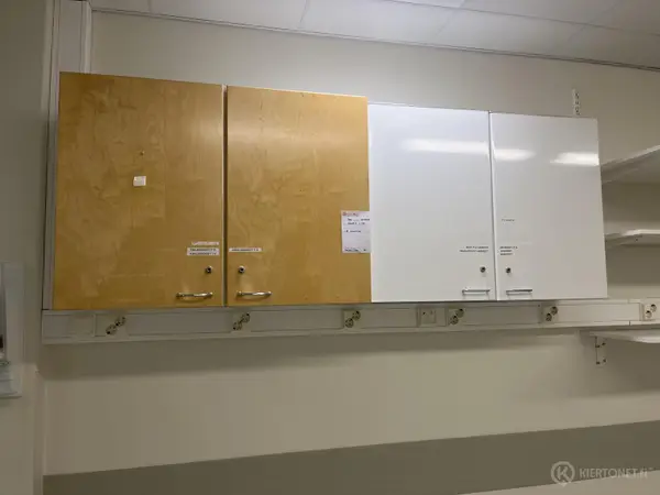 Kaapit 2kpl (nro 366) tila D1 Leikkaussalit Heräämö