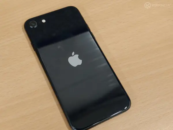 Apple iPhone SE (3. sukupolvi, 2022) älypuhelin (nro 48.)