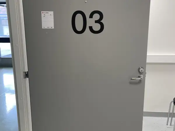 Ovi (nro 197) tila D1 synnytyssalit 122
