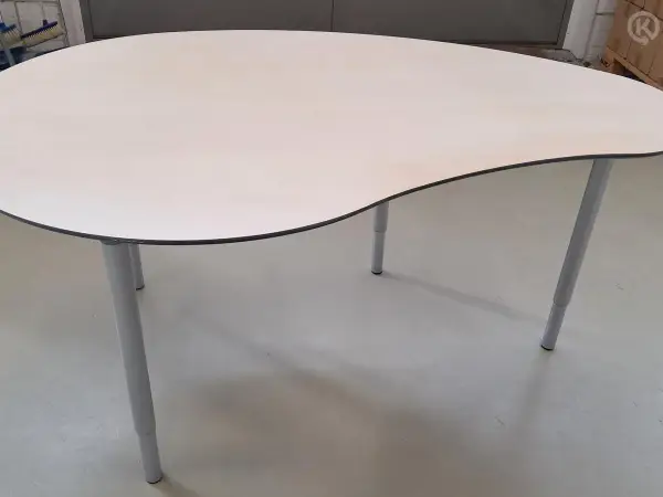 Pöytä (nro 1244)