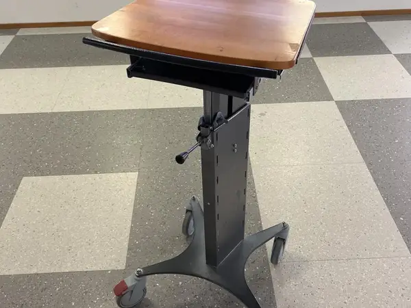 Mobiilityöpiste (nro 58) tila E2 Aula Aula