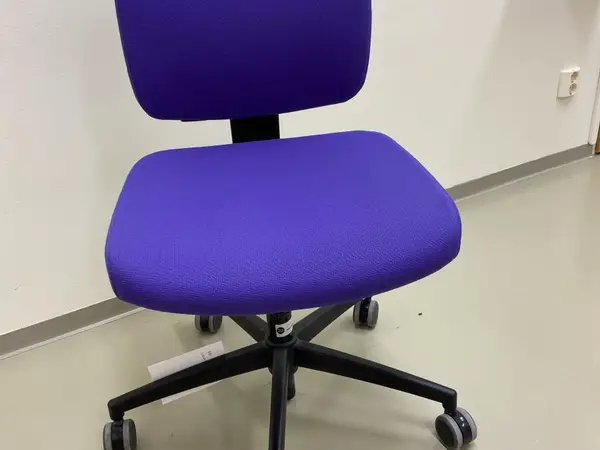 ISKU työtuoli (nro 172) tila E2 Kipupoliklinikka 100