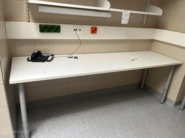 Pöydät 2kpl (nro 238) tila E2 ortopedia 054