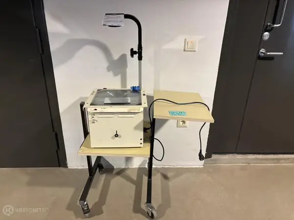 Piirtoheitin + taso (nro 70) tila 5 Aula