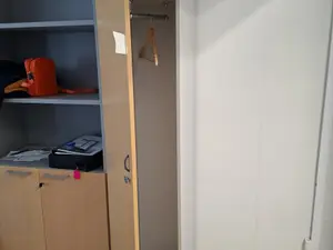 Kapea Isku vaatekaappi