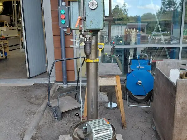 Pylväsporakone