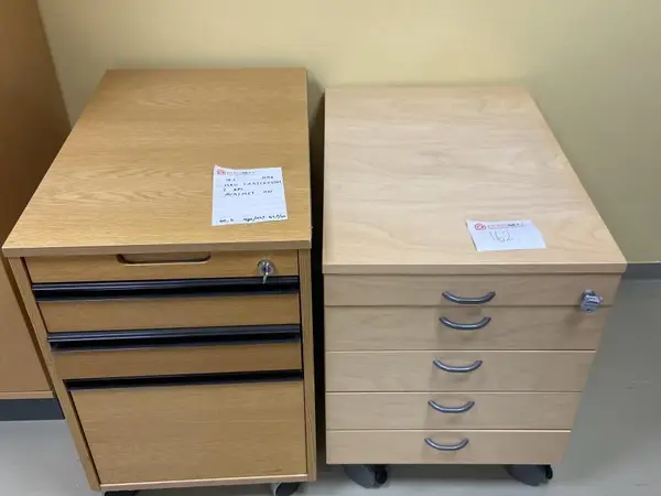 ISKU LAATIKOSTOT 2 kpl (nro 162) tila E2 Kipupoliklinikka 096