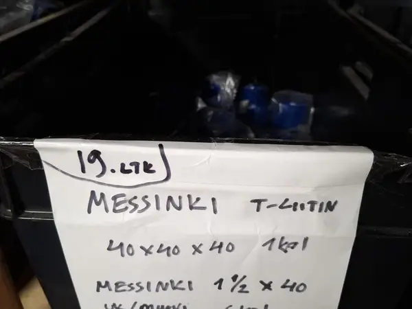 Hausjärven vesihuoltolaitokselta yli jääneitä tarvikkeita, Laatikko 19