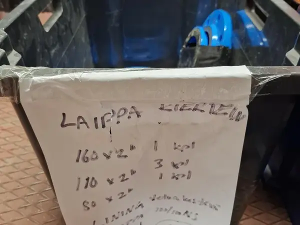 Hausjärven vesihuoltolaitokselta yli jääneitä tarvikkeita, Laatikko 30