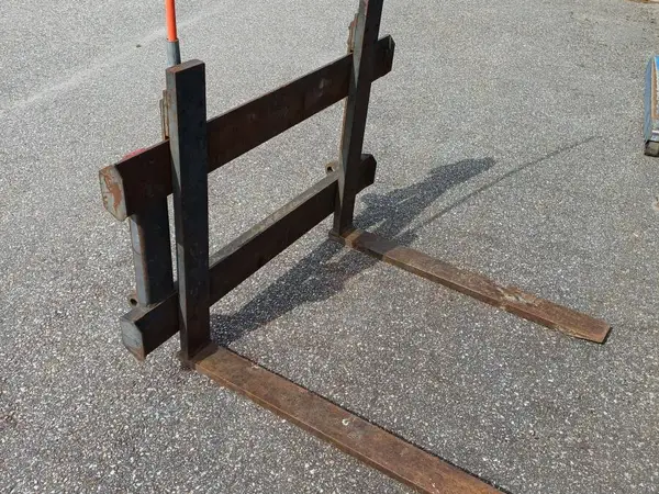 Trukkipiikit traktoriin