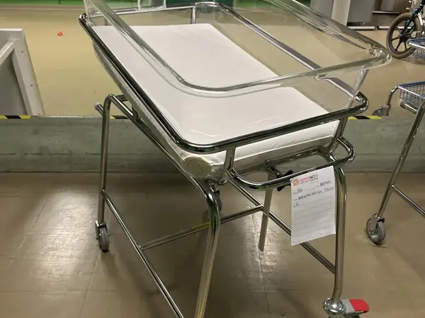 VAUVANSÄNKY PYÖRILLÄ (nro 106) tila DP Käytävä