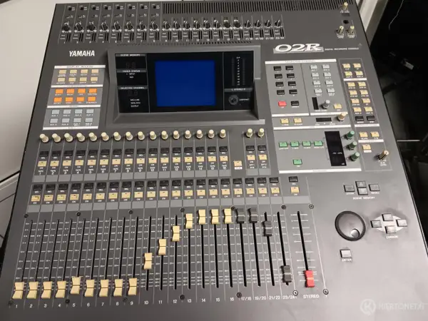 Yamaha OR2 digitaalinen mikseri