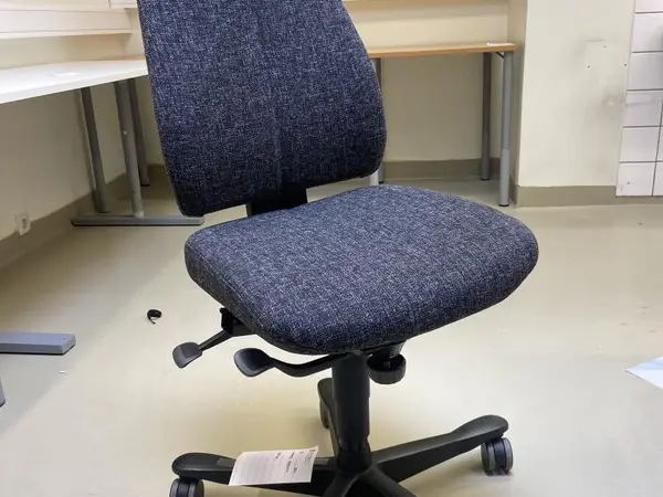 Kinnarps työtuoli (nro 58) tila F2 Yhtymähallinto 006