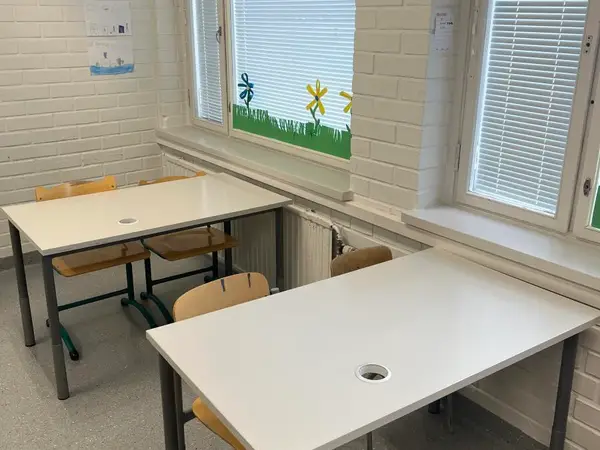 Pöydät 2 kpl (nro 167) tila K1 3