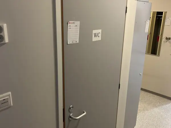 Ovi (nro 252) tila D1 Leikkaussalit 309