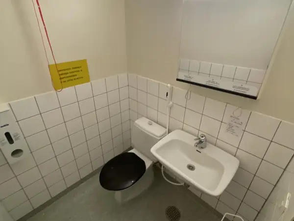 WC- kalusteet (nro 2) tila D1 vuodeosasto 176