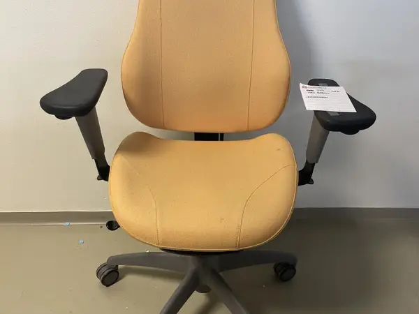 Isku työtuoli (nro 339) tila E1 Röntgen 142K
