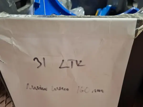 Hausjärven vesihuoltolaitokselta yli jääneitä tarvikkeita, Laatikko 31