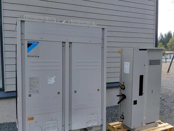 Daikin VRV vesi-ilmalämpöpumppu (kunnostettavaksi/varaosiksi)