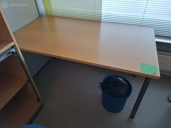 Sivupöytä puu/metalli