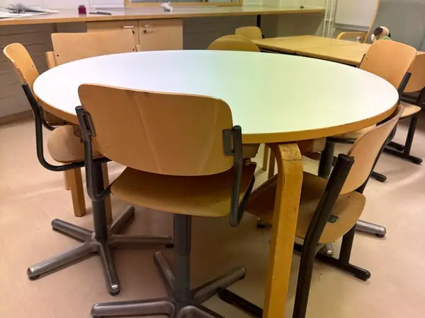 Pöytäryhmä (nro 223) tila K1 5