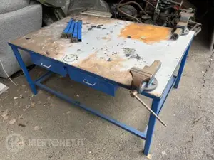 Metallinen työpöytä+ruuvipenkit