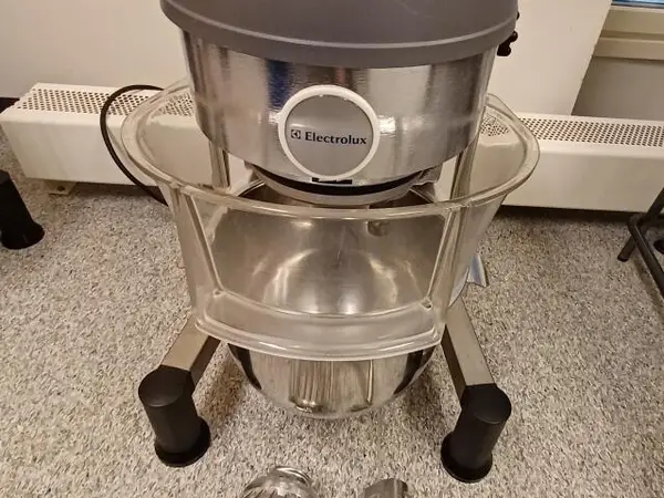 Yleiskone Electrolux XBE10 (2)