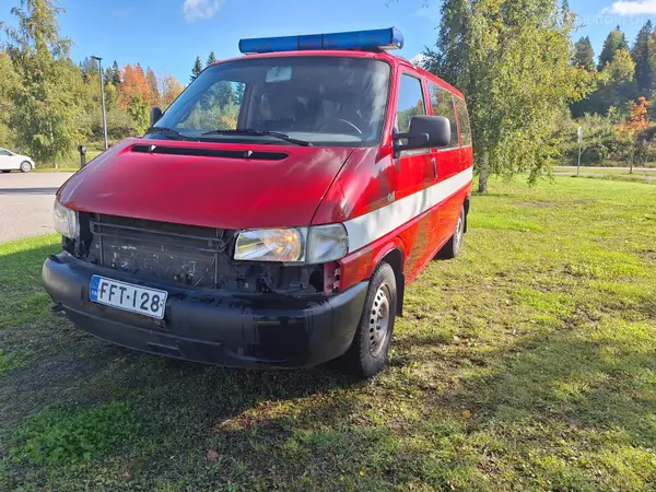Korjattavaksi Volkswagen CARAVELLE SYNCRO-2.5TDI, 2003, 2,5l, 4x4, Diesel, 286 tkm