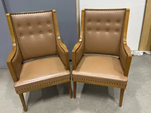 Korkeaselkäiset nojatuolit 2kpl (nro 490) tila P Erä 5.