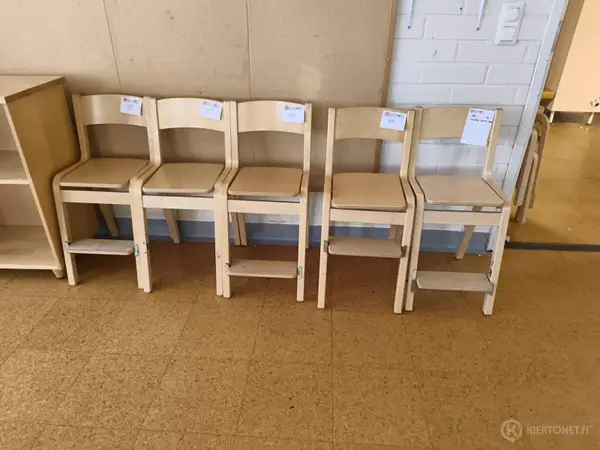 Lasten tuolit 5 kpl (nro 109) tila 1. Huone 13