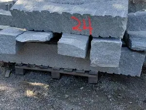Kurun harmaata graniittia ns. "RÄÄPPIKIVEÄ" Erä 24 eurolavalla