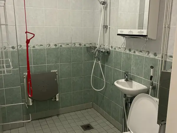 WC-kalusteet (nro 300) tila D1 vuodeosasto 153