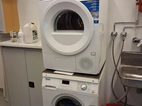 #1 Pesutorni, Miele Professional PW 5065 ja UPO Twinair