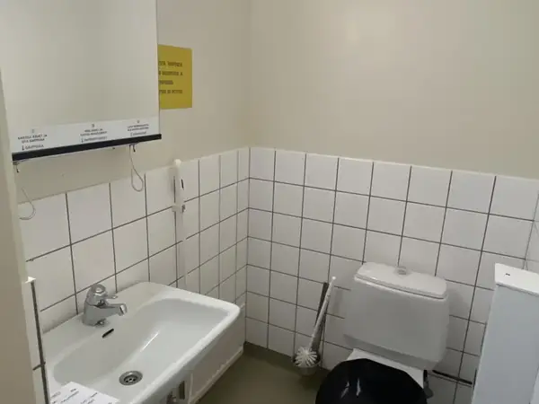 WC-kalusteet (nro 66) tila D1 Leikkaussalit 036