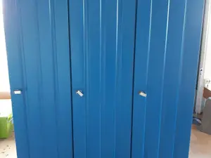 Sininen metallinen kaappi 2 kpl