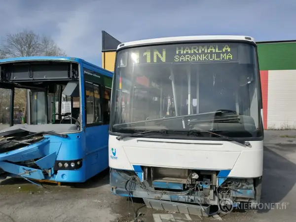 Kaksi bussinraatoa Vo B12B LE  / 8700LE