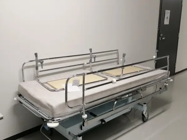 Hoitosänky TE-PA medical Oy valmistama