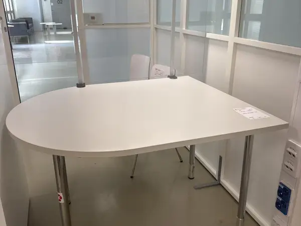 Pöytä + Sermi (nro 188) tila D1 synnytyssalit AULA