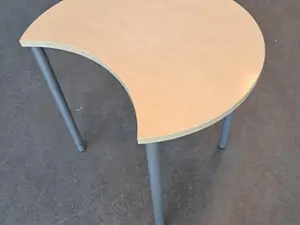 Pöytä
