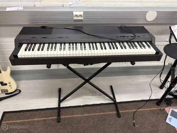 Technics iso sähköpiano jalalla (nro 347) tila K1 K