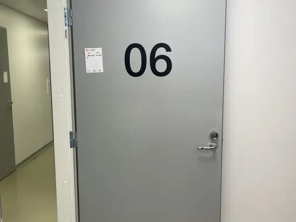 Ääntä eristävä ovi (nro 209) tila D1 synnytyssalit 084B