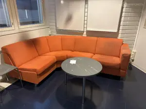 Sohva ja pöytä (nro 347) tila S2 130