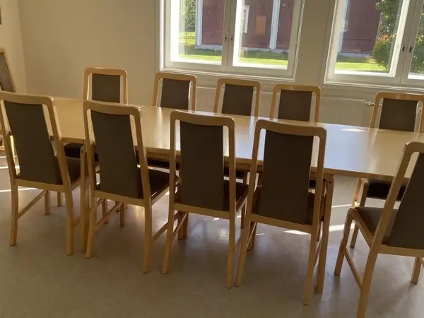 10 hlö pöytä ja tuolit (3)