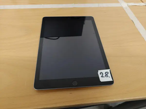 iPad (5. sukupolvi) Model A1822 tabletti (nro 28.)