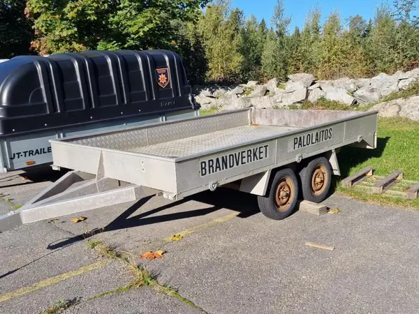 Oma Valmiste peräkärry, 1983